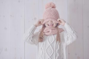 winter-portrait-of-little-girl-PR5FHXQ-scaled.jpg 3